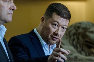 Okamura straší sudetskými Němci. Náklonnost AfD k vyhnancům mu ale nevadí